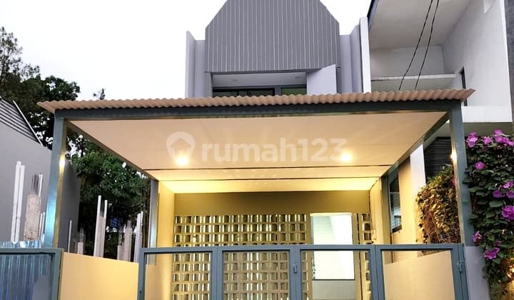Dijual Rumah Cantik di Griya Loka, Bsd 4,5X20