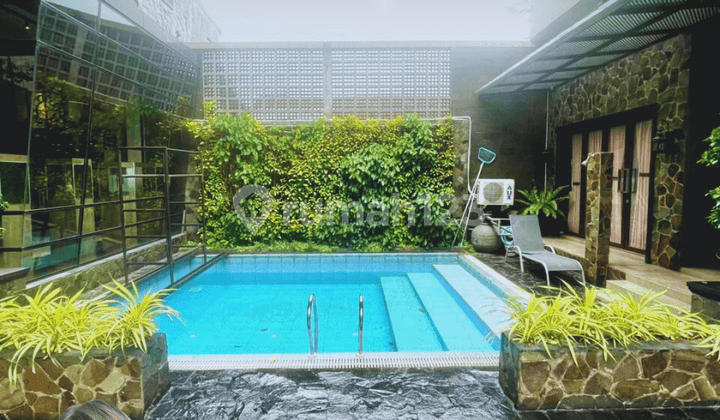 Rumah Mewah Dgn.kolam Renang & Lift di Jln Suluh
