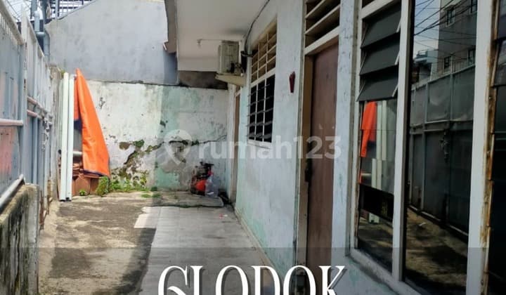 Dijual Sangat Murah !!! Rumah Hoek Hitung Tanah