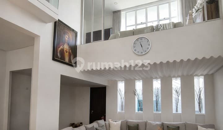 Rumah Pantai Mutiara Mewah, 3 Lantai, Jalan Besar