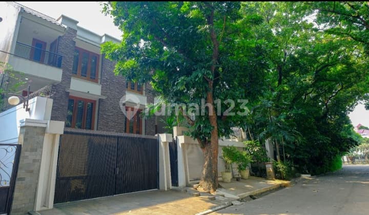 Rumah Dengan Lokasi Tenang Pondok Indah