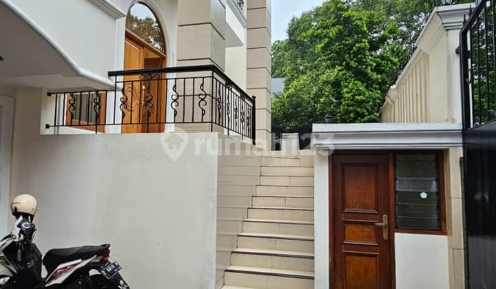 Rumah Clasic Mewah Lokasi Tenang