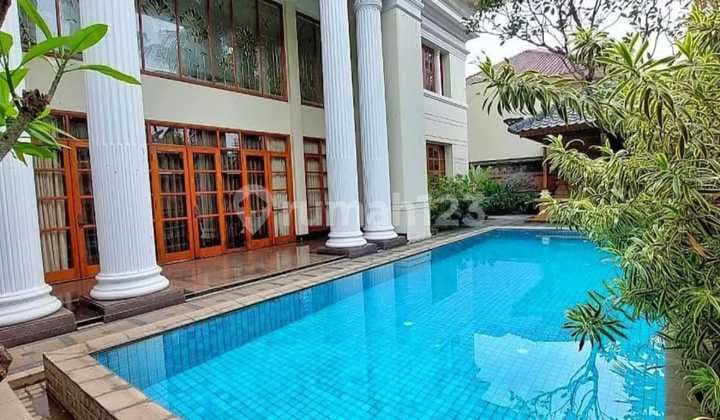 Rumah Semi Furnished dengan AC Sentral Area Pondok Indah, Jakarta Selatan