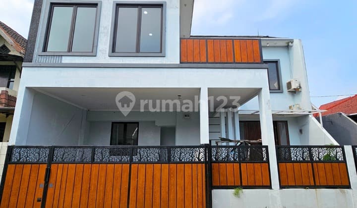 Dijual Rumah Baru Renov 2 Lantai Halaman Blkg Luas Siap Huni di Griya Loka BSD Akses Dkt Tol,Stasiun,Sklh,Pasmod,Rs,Dll di BSD Tangsel