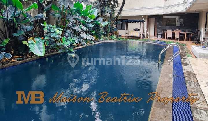 Dijual Cepat Rumah Mewah Ada Kolam Renang di Komplek Elite BSD Taman Giri Loka BSD