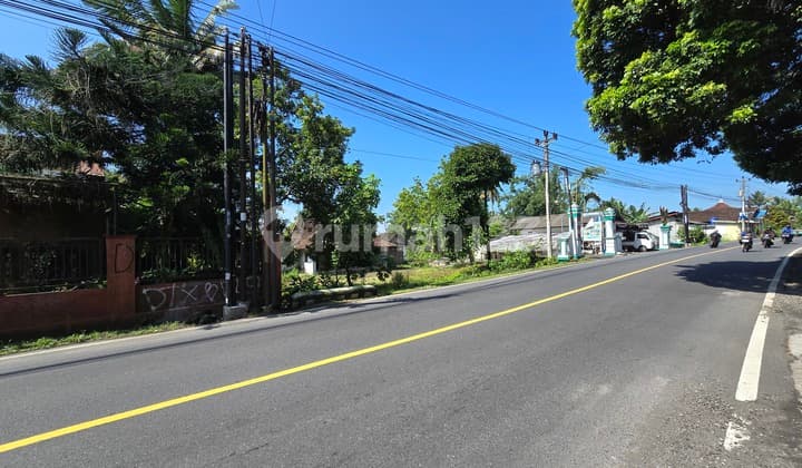 Tanah Tepi Jalan Raya Dekat Kopi Klothok dan Kampus Uii, Siap Bangun dan SHM Pekarangan