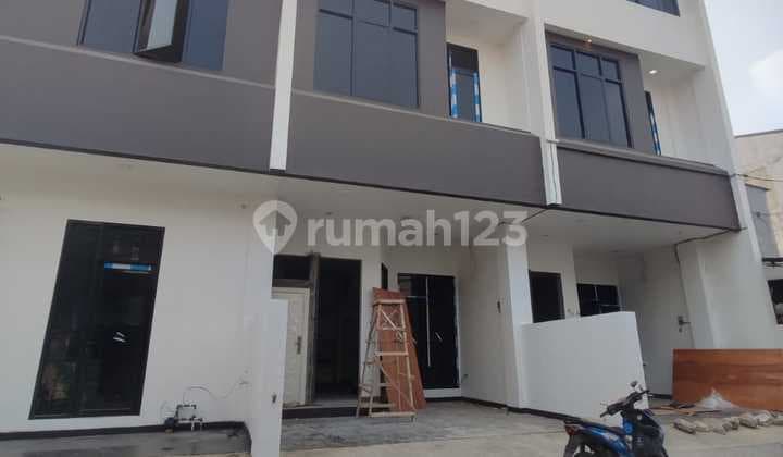 Dijual Rumah Semi Ruko 3,5 Lantai Di Kemayoran Jakarta Pusat