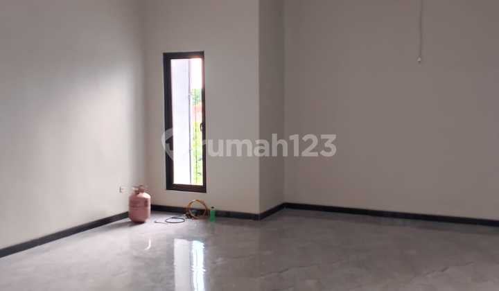 Dijual Rumah Usaha atau Kantor 4 Lantai Lokasi di Nol Jalan Raya Rungkut Menanggal Harapan