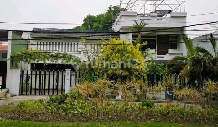 Tenggilis Mejoyo Commercial Area, 2.5-Story House, 0 Road