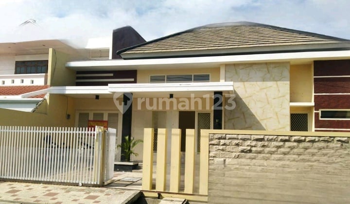 For Rent: Manyar Tirtoasri House