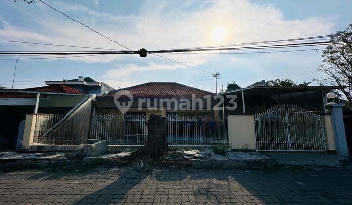 Rumah Dharmahusada Row 3 Mobil Strategis