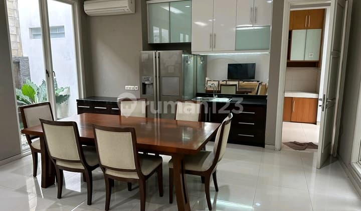 Disewakan Rumah di Raffles Garden Citraland Surabaya