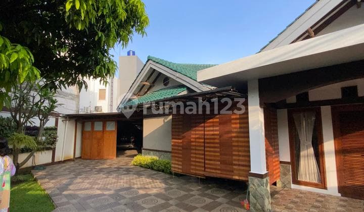 Rumah Luas dan Asri Terawat di Cinere Bagus untuk Investasi
