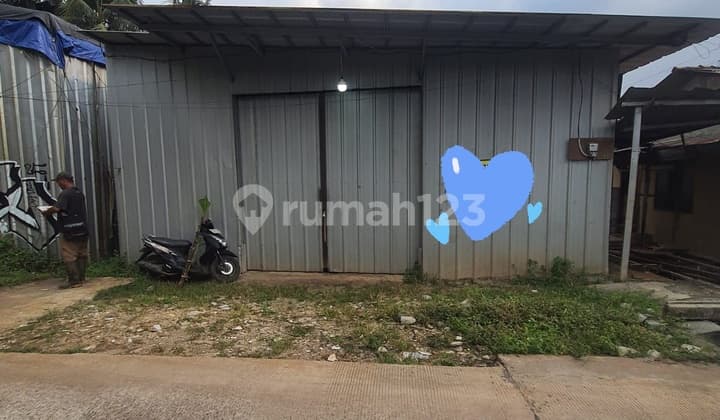 Warehouse Area Beji Near Toll Road Strategic for Small Trucks