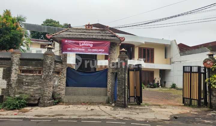 Rumah 2 Lantai Bagus dan Murah di Kawasan Cilandak Dekat dengan MRT Fatmawati