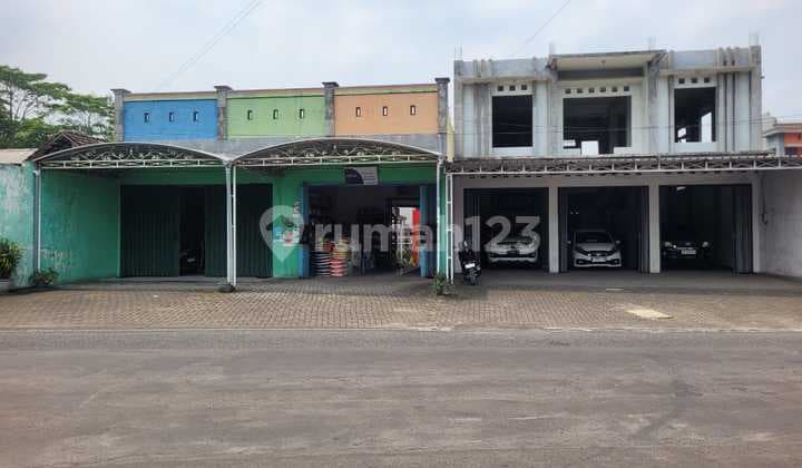 Toko dan Showroom Luas dan Murah Dekat dengan Wisata Air Balekambang