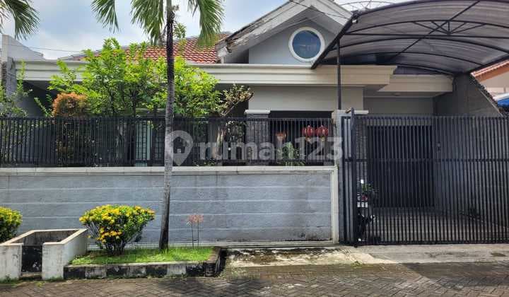 Rumah Strategis di Kawasan Surabaya Dekat dengan Galaxy Mall