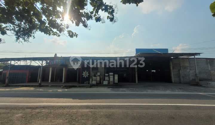 Toko dan Rumah Tinggal Strategis di Kawasan Rengel, Tuban Dekat dengan D'fresh Waterpark Rengel