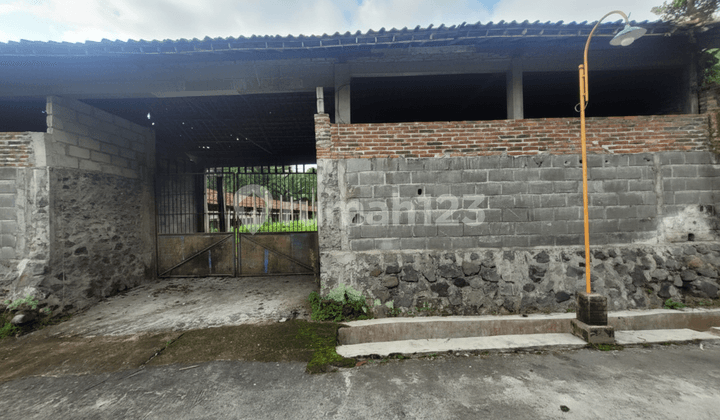 Gudang dan Kandang Ayam di Kawasan Jerukagung dekat dengan Gerbang Tol Banyurejo