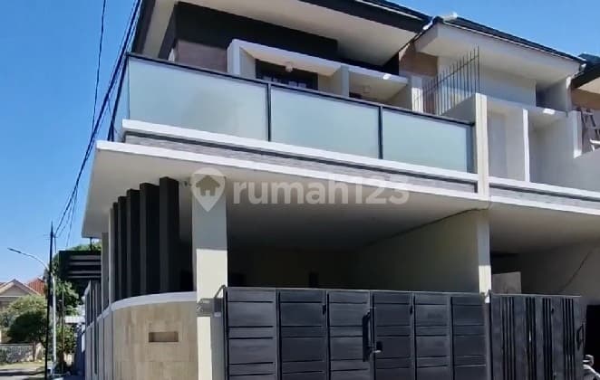 Rumah Baru Modern Tropis di Sidosermo - Belakang Plaza Marina