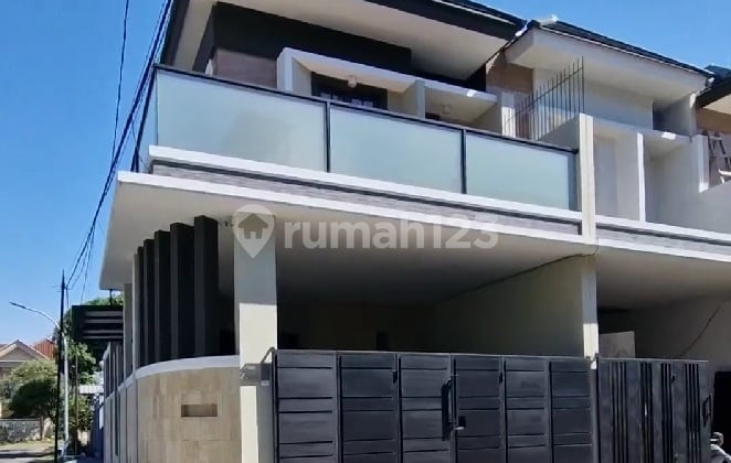 Rumah Baru Modern Tropis di Sidosermo - Belakang Plaza Marina