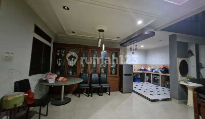 DiJual rumah 2 lantai di Tebet Timur Jakarta Selatan