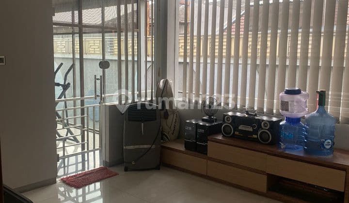 Hunian Nyaman 2 Lantai di Perumahan yang Rapi dan Nyaman