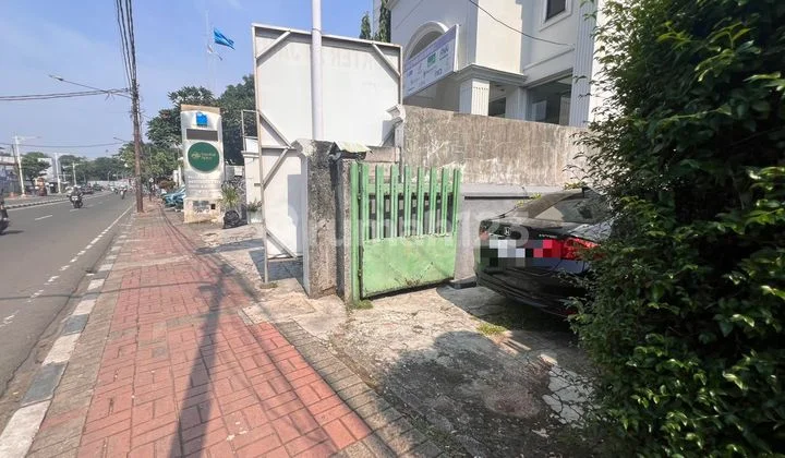 House for Sale on the Main Road in Central Jakarta