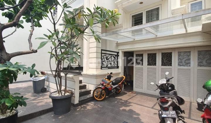 For Sale Luxury House in Central Jakarta House
