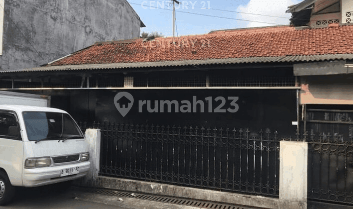Rumah Tua Hitung Tanah Lokasi Strategis