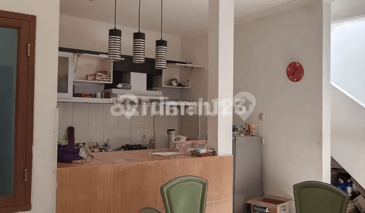 Rumah Modern Minimalis 2 Lantai di Sayap Batununggal