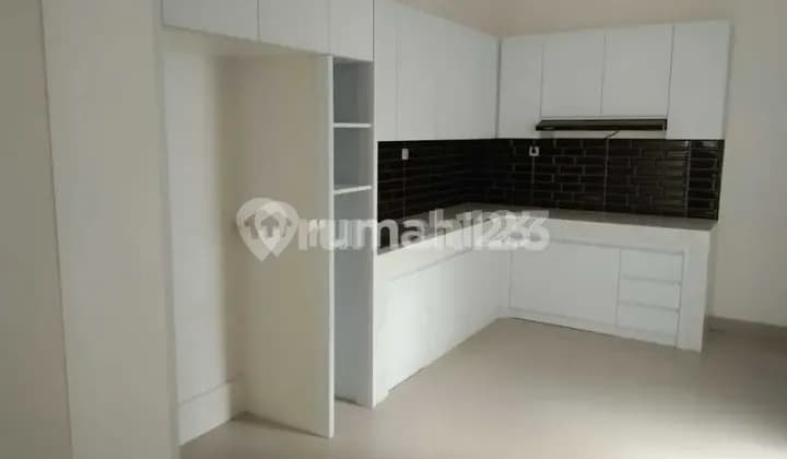 Rumah 2 Lantai Bangunan Baru di Cheryfield