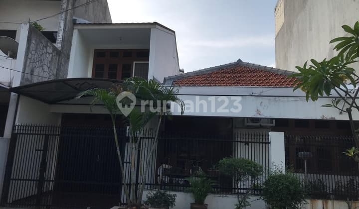 Rumah 3 Kmr Tidur Dekat Halte Transjkt di Tomang Jakarta Barat