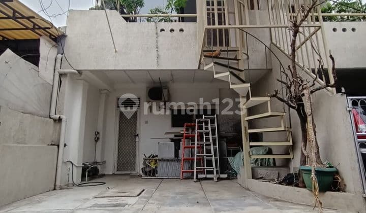 Rumah 3 Lantai Lokasi Strategis di Senen, Jakarta Pusat