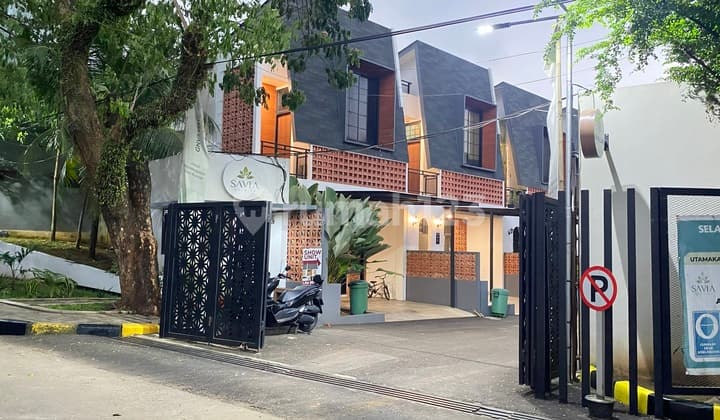 Rumah 2,5 lantai siap huni, mewah dan besar, lokasi dekat stasiun LRT Harjamukti Cibubur