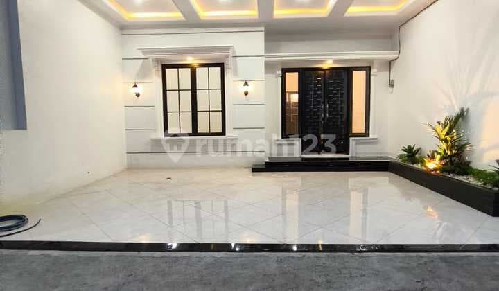 For Sale Luxury House in Jagakarsa Area