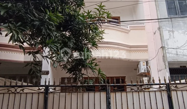 Rumah 3,5 Lt Mangga Besar LT 95M2 Bebas Banjir Lokasi Strategis