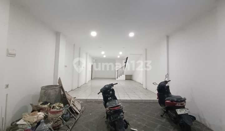 Rumah Baru 3,5 Lantai SHM Jembatan Lima 5X18 M