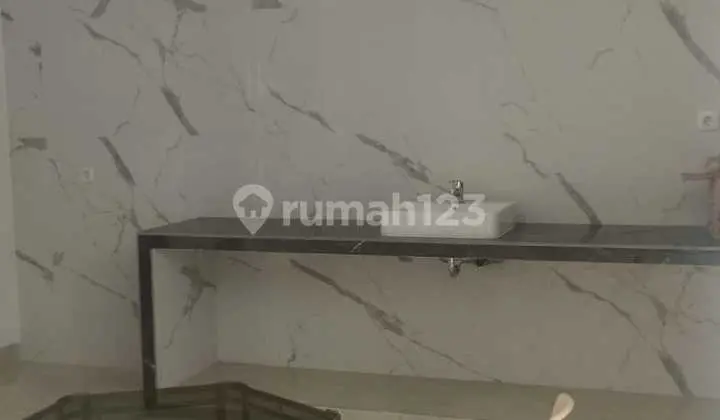 Rumah Siap Huni di Perumahan Kemayoran, Lokasi Strategis 8x22 m