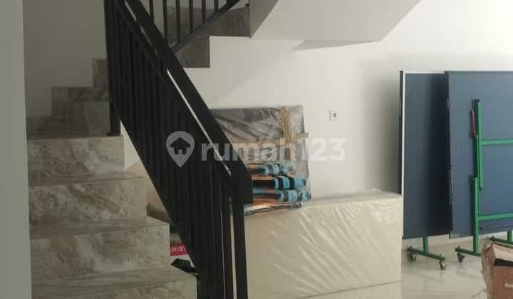 Rumah Siap Huni di Perumahan Kemayoran, Lokasi Strategis 8x22 m