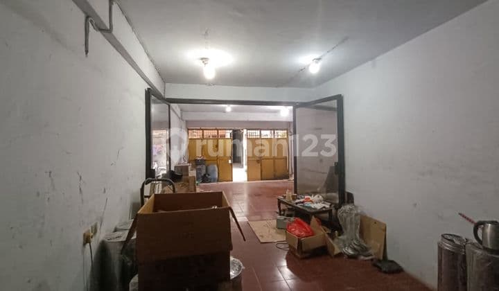 Rumah 2,5 Lantai di Roxy Cocok untuk Kostan
