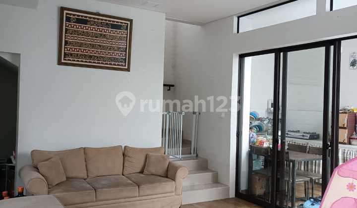 Dijual Rumah Cantik di Summarecon Bandung Cluster Flora