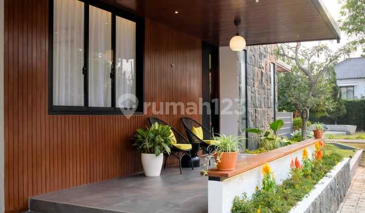 Dijual Rumah Bagus Full Furnished Casa Dante di Kota Baru Parahyangan