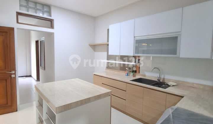 Dijual Rumah Luxury Design Minimalis di Batununggal Indah