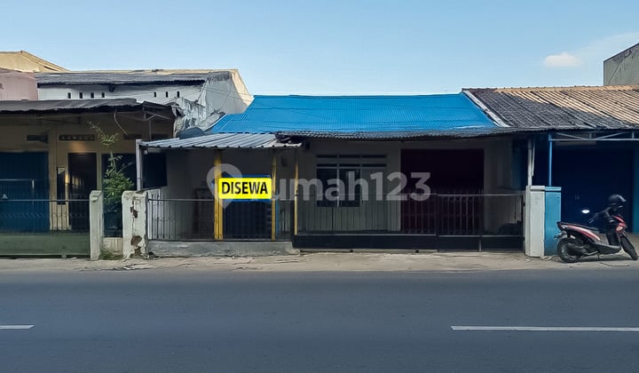 Rumah untuk Usaha Pinggir Jalan Raya di Way Halim