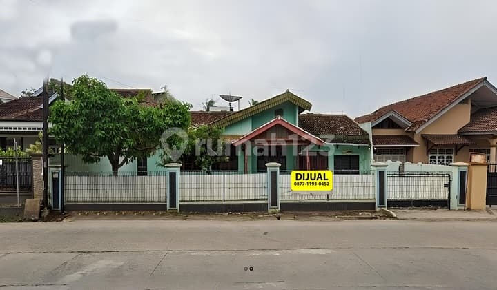 Rumah Second Lt 700 M2 Strategis Pinggir Jalan Pramuka