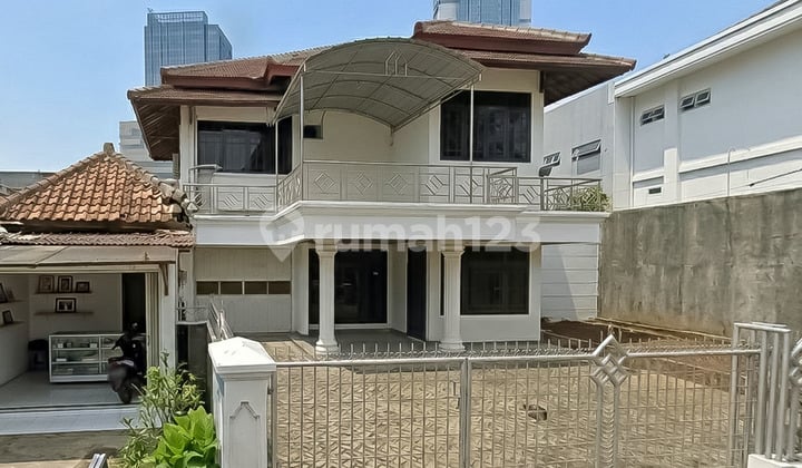 Rumah untuk Usaha Kantor Gudang di Enggal