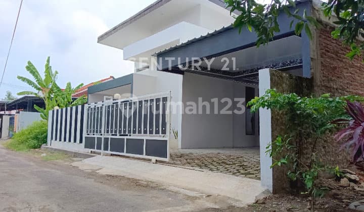 Translation: Residential house located on Jalan Tuparev behind PLN, Cirebon City