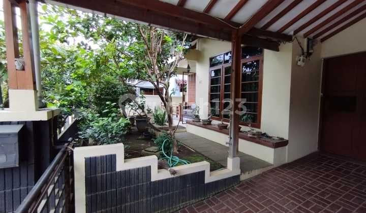 Rare Item! Rumah Klasik Terawat di Gunung Batu - Luas Tanah Maksimal, Lokasi Minimalis Macet