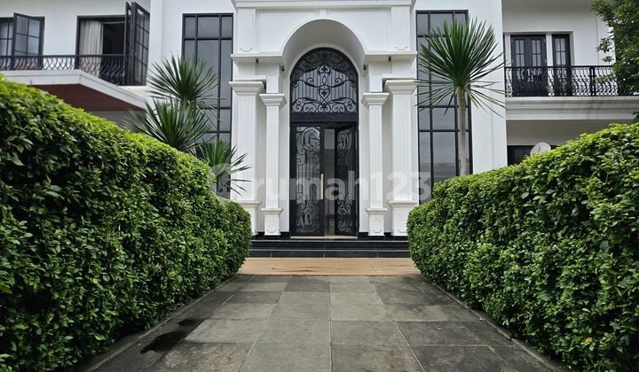 Rumah Second 2 Lantai Swimming Pool Jatiwarna Dekat ke Tol Jorr